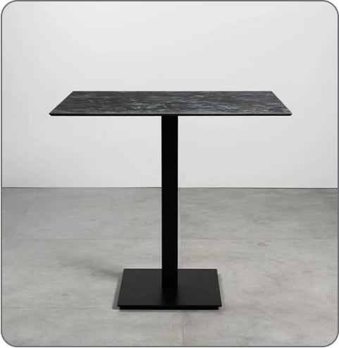 Tisch mit zentralem Eisenfuß, Maße 79x79