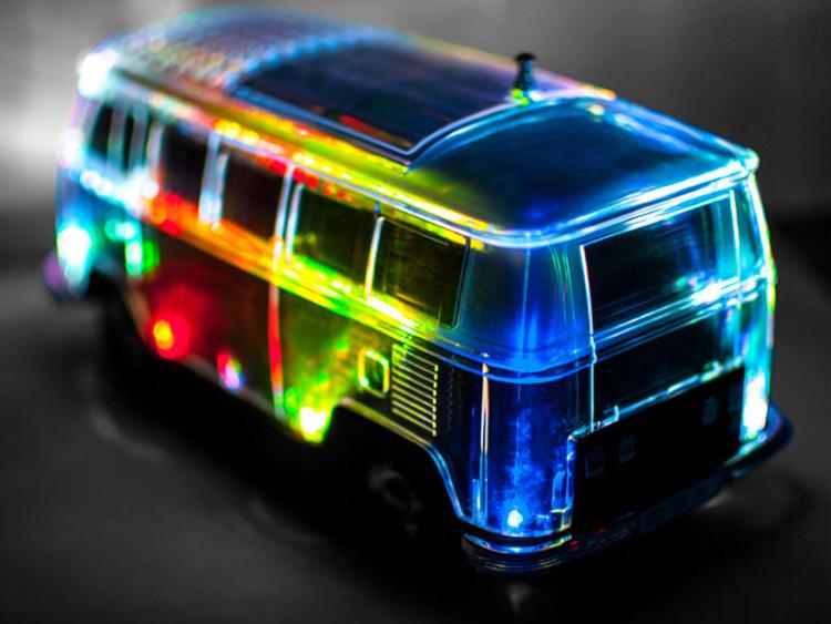 TRAGBARE SD USB BLUETOOTH MP3 LAUTSPRECHER BOX IM BUS-DESIGN - LED