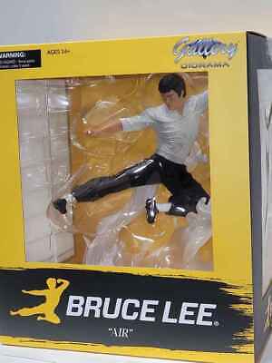 DIAMOND SELECT GALLERY DIORAMA TOYS BRUCE LEE "AIR" STATUE FIGURE FIGURINE 25CM